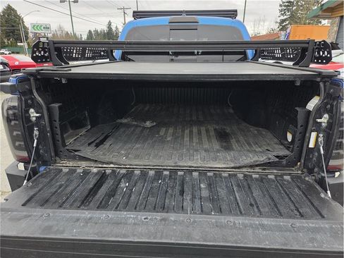 Used 2018 Toyota Tacoma TRD Off-Road w/ Technology Package image 34