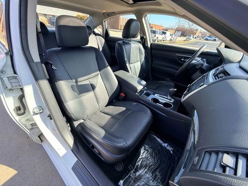 Used 2017 Nissan Altima 2.5 SL w/ 2.5 Technology Package image 22