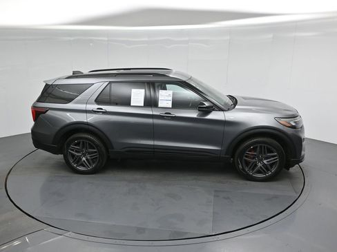 Used 2025 Ford Explorer ST-Line w/ ST-Line Street Pack AWD/4WD image 55