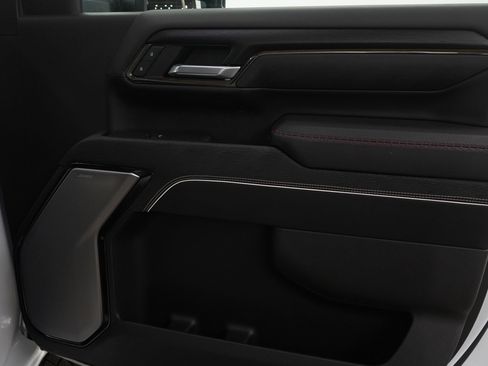 Used 2025 GMC Sierra 2500 AT4X image 9