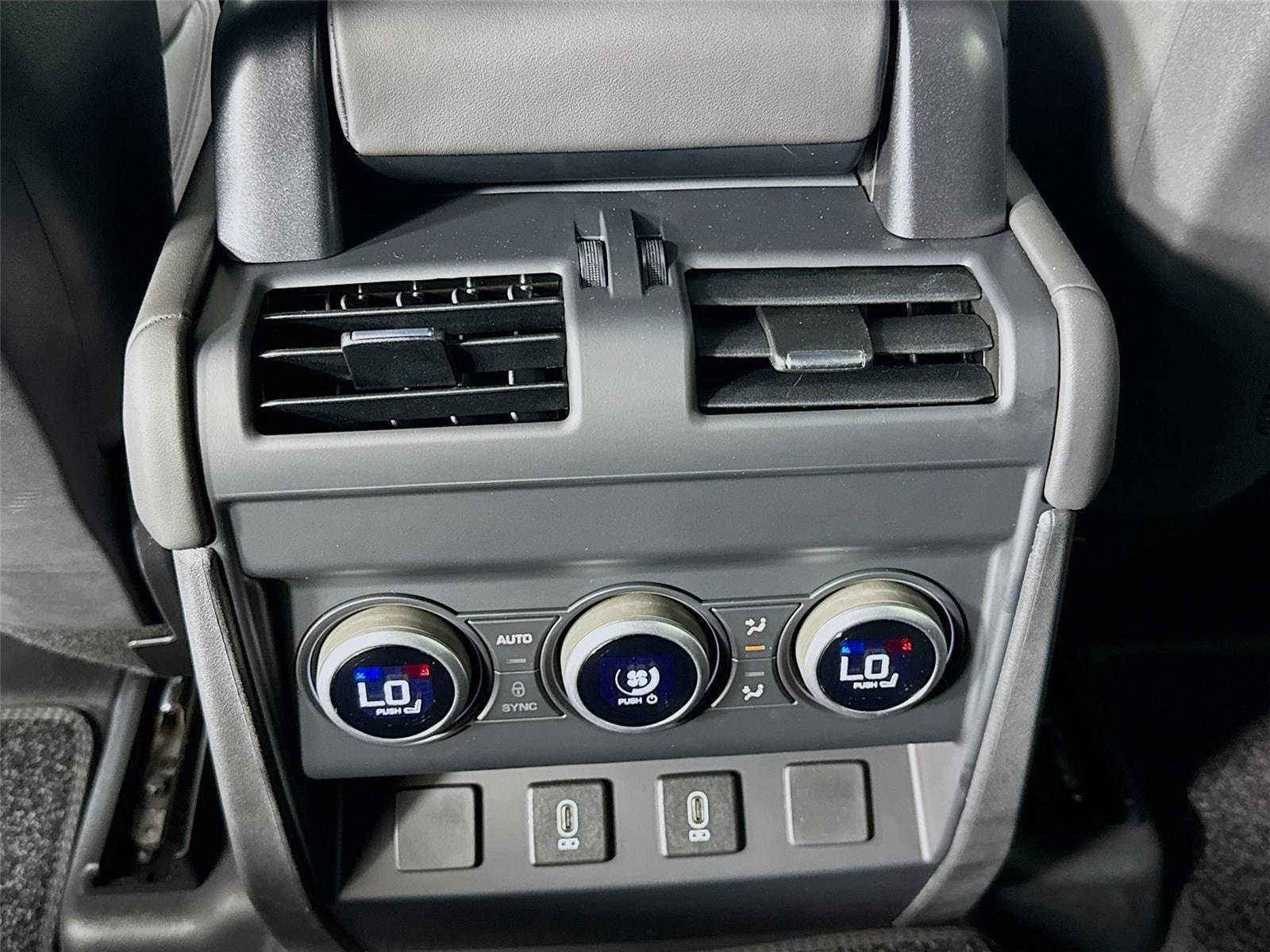 New 2026 Land Rover Defender 130 X-Dynamic SE AWD/4WD image 27