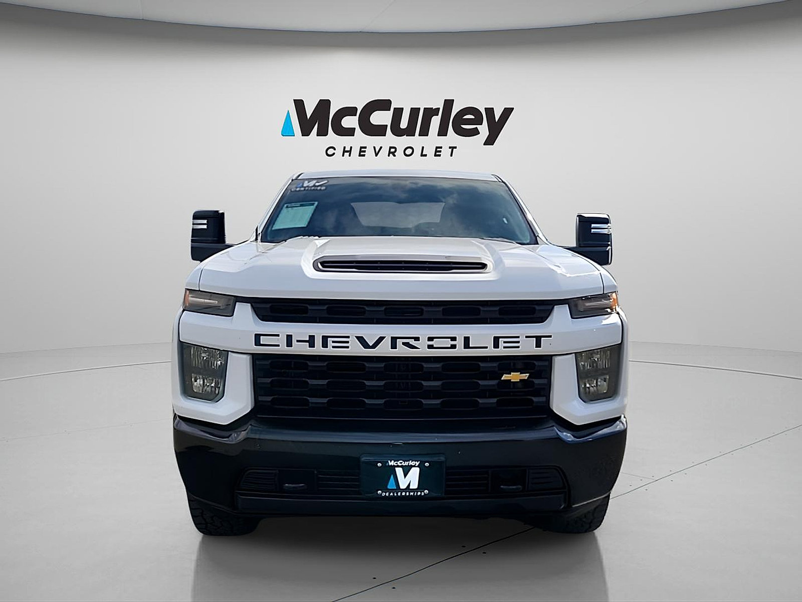 Used 2022 Chevrolet Silverado 2500 Custom w/ Custom Convenience Package AWD/4WD image 2
