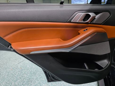 Used 2019 BMW X5 xDrive50i w/ M Sport Package image 22