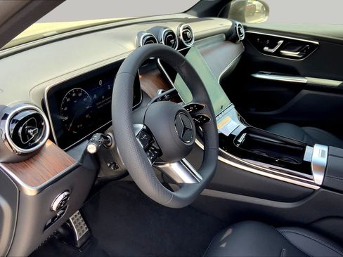 Used 2025 Mercedes-Benz GLC 300 image 9
