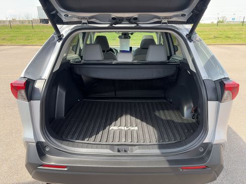 Used 2023 Toyota RAV4 XLE Premium image 26