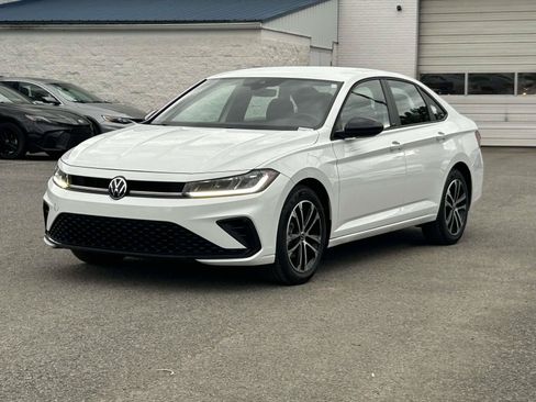 Used 2025 Volkswagen Jetta Sport FWD image 3