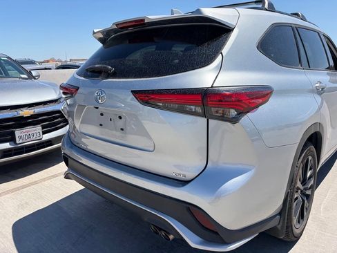 Used 2023 Toyota Highlander XSE FWD image 4