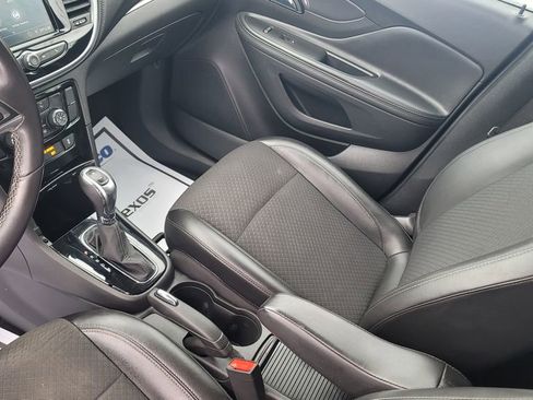 Used 2022 Buick Encore Preferred AWD/4WD image 23