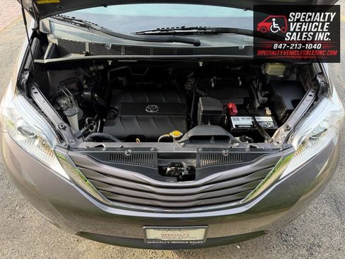 Used 2016 Toyota Sienna LE FWD image 36