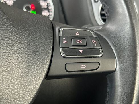 Used 2017 Volkswagen Tiguan S image 28