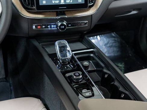 New 2026 Volvo XC60 B5 Plus w/ Climate Package AWD/4WD image 20