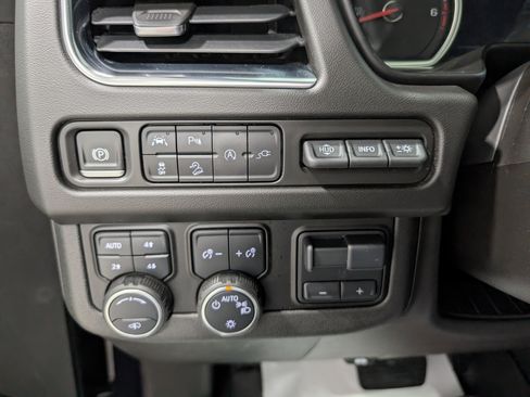 Used 2021 Chevrolet Suburban High Country AWD/4WD image 24