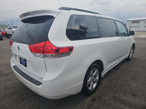 Used 2013 Toyota Sienna LE image 4