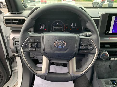 New 2026 Toyota 4Runner SR5 AWD/4WD image 25
