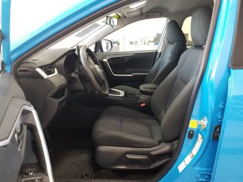 Used 2019 Toyota RAV4 LE w/ Carpet Mat Package AWD/4WD image 13