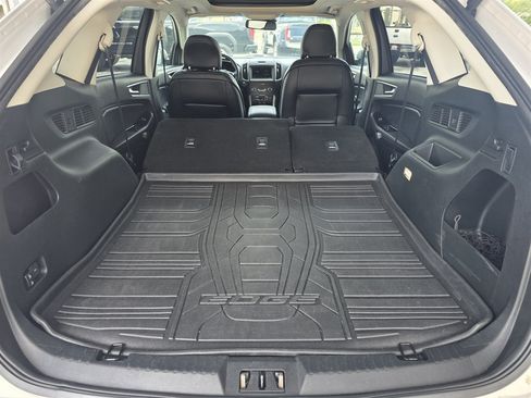 Used 2019 Ford Edge SEL w/ Equipment Group 201A AWD/4WD image 9