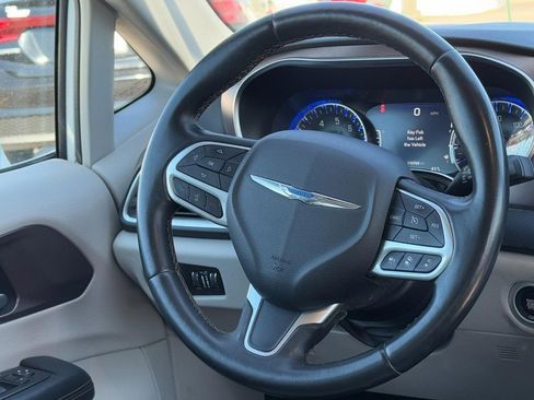 Used 2017 Chrysler Pacifica Touring-L Plus w/ Advanced Safetytec Group image 14