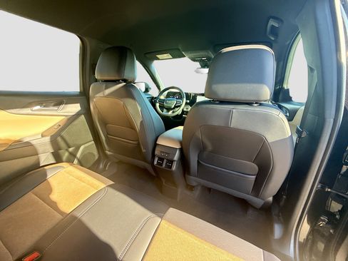 Used 2025 Chevrolet Equinox ACTIV w/ Safety and Technology Package image 30