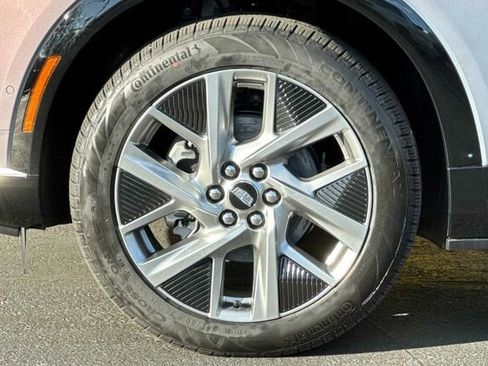 New 2026 Cadillac Optiq Luxury 1 image 25