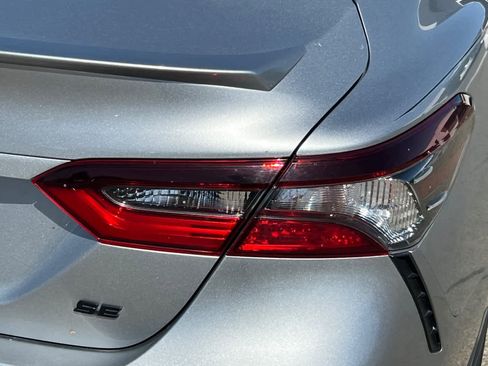 Used 2021 Toyota Camry SE w/ Convenience Package image 18