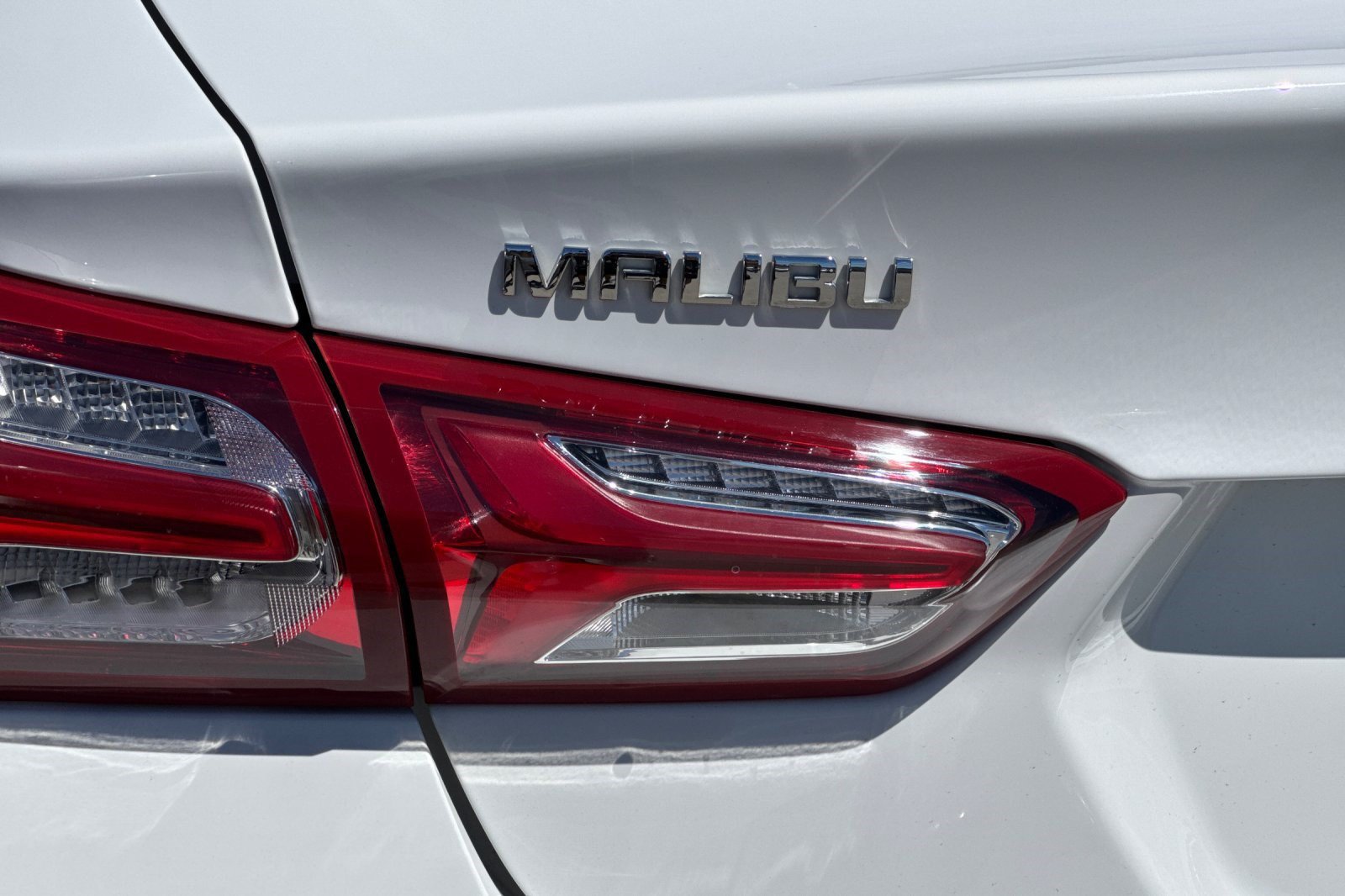Used 2019 Chevrolet Malibu Hybrid w/ Leather Package FWD image 29