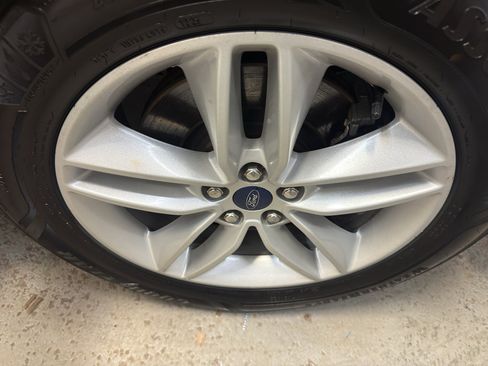 Used 2016 Ford Edge SEL image 33