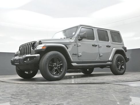 Used 2023 Jeep Wrangler Unlimited Sahara AWD/4WD image 28