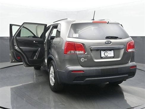 Used 2013 Kia Sorento LX w/ Convenience Pkg image 56