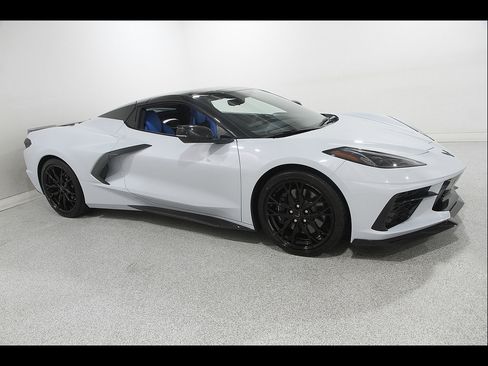 Used 2023 Chevrolet Corvette Stingray Premium Conv w/ Z51 Performance Package RWD image 2