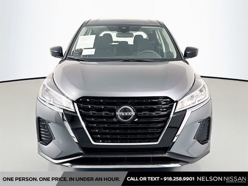 Certified 2025 Nissan Kicks Play S image 2