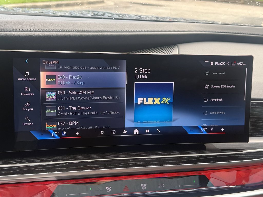 Used 2025 BMW i7 eDrive50 w/ M Sport Package RWD image 19