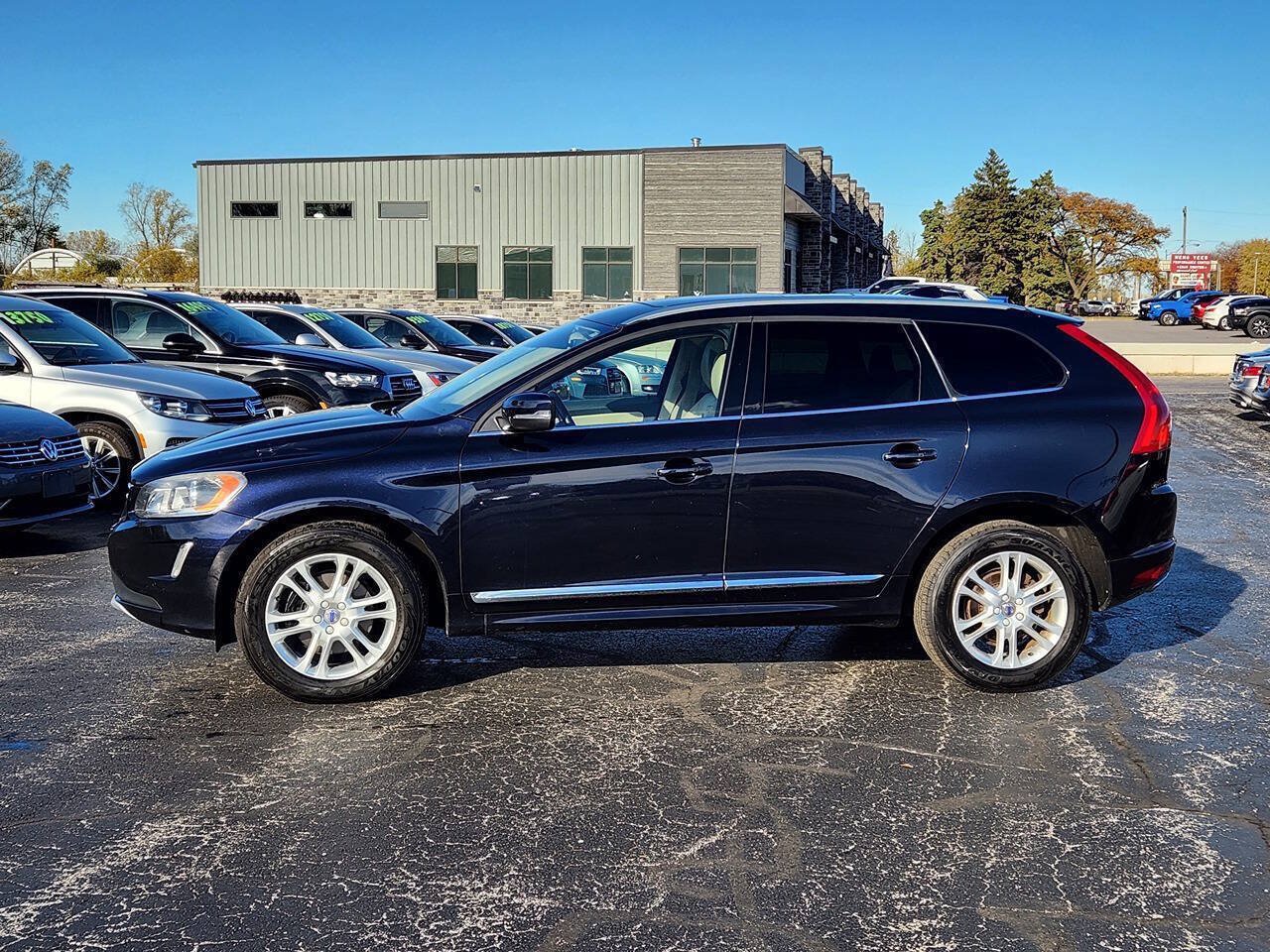 Used 2016 Volvo XC60 T5 Premier w/ Proximity Package FWD image 2
