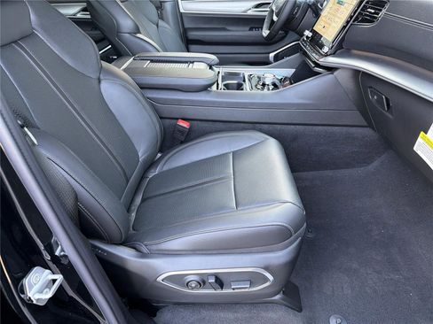 New 2026 Jeep Grand Wagoneer 4WD image 10