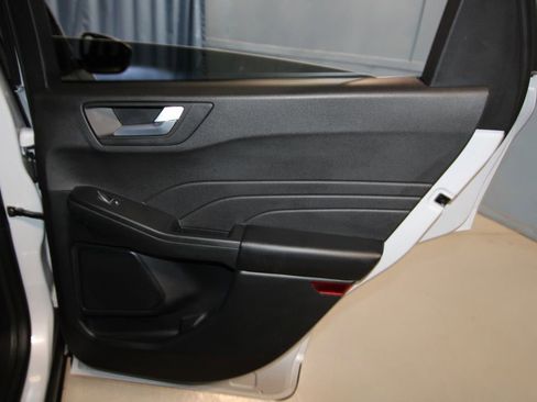 Used 2025 Ford Escape SE w/ Class II Trailer Tow Package image 25