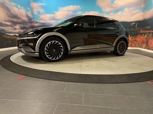 Used 2024 Hyundai Ioniq 5 Limited image 3