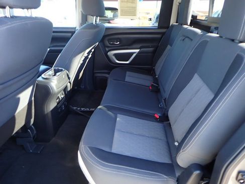 Used 2021 Nissan Titan SV w/ SV Convenience Package image 8