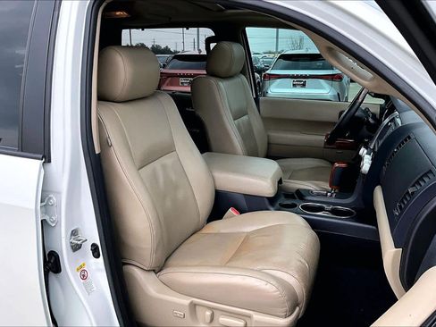 Used 2019 Toyota Sequoia Platinum image 9