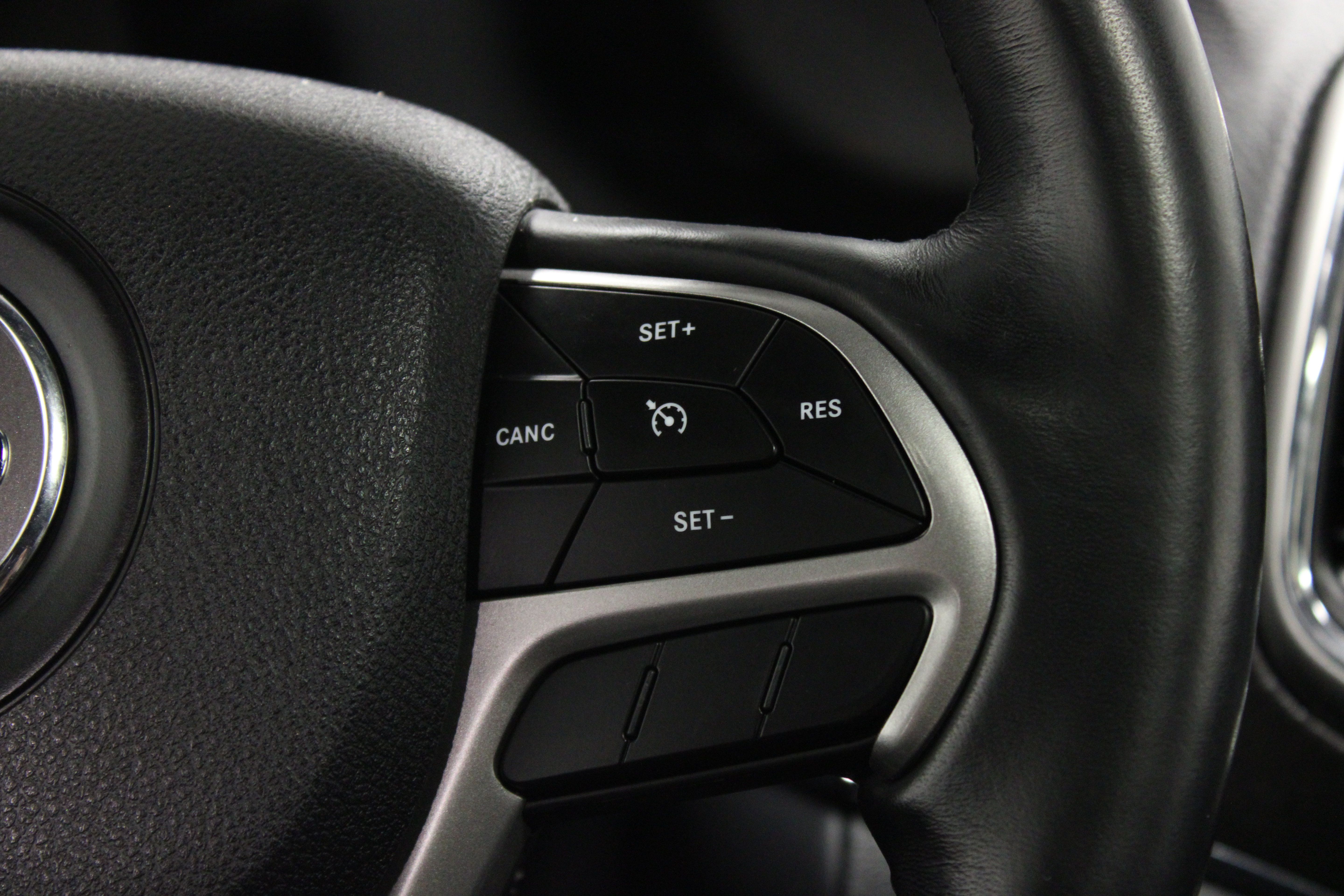 Used 2018 Jeep Grand Cherokee Limited AWD/4WD image 19