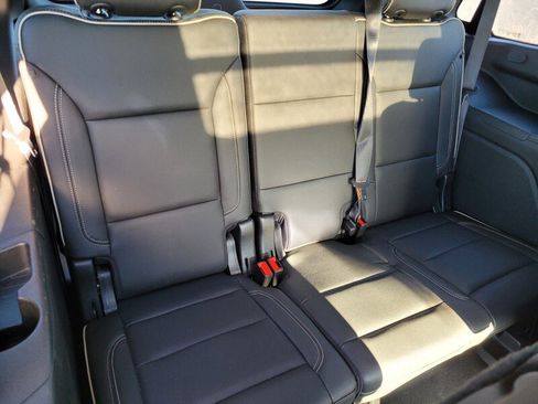 Used 2021 GMC Yukon SLT w/ Rear Media and Nav Package image 17