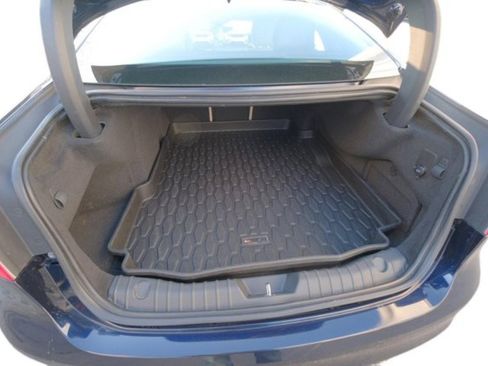 Used 2020 Jaguar XF Premium image 15