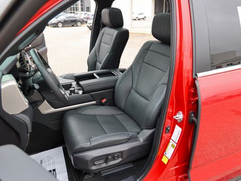 Used 2025 Toyota Tundra Limited image 45