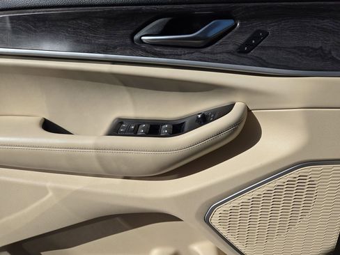 Used 2022 Jeep Grand Cherokee L Limited image 25