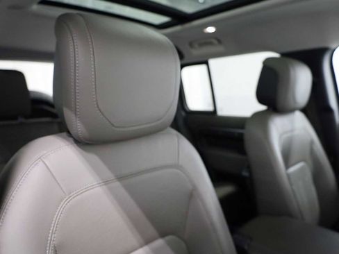 Used 2020 Land Rover Defender 110 SE image 21