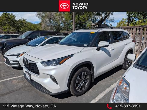 Used 2023 Toyota Highlander XLE FWD image 1