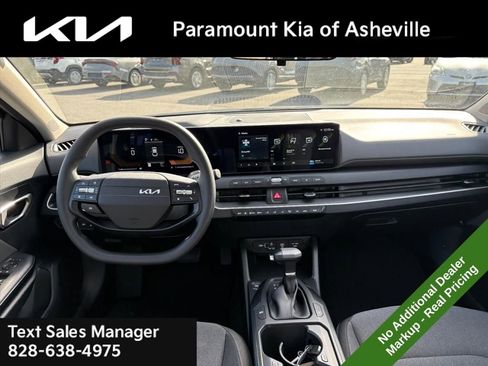 New 2025 Kia K4 LXS image 8