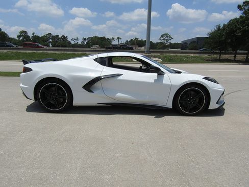 Used 2024 Chevrolet Corvette Stingray Coupe w/ Z51 Performance Package RWD image 4