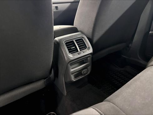 Used 2018 Volkswagen Tiguan S FWD image 13