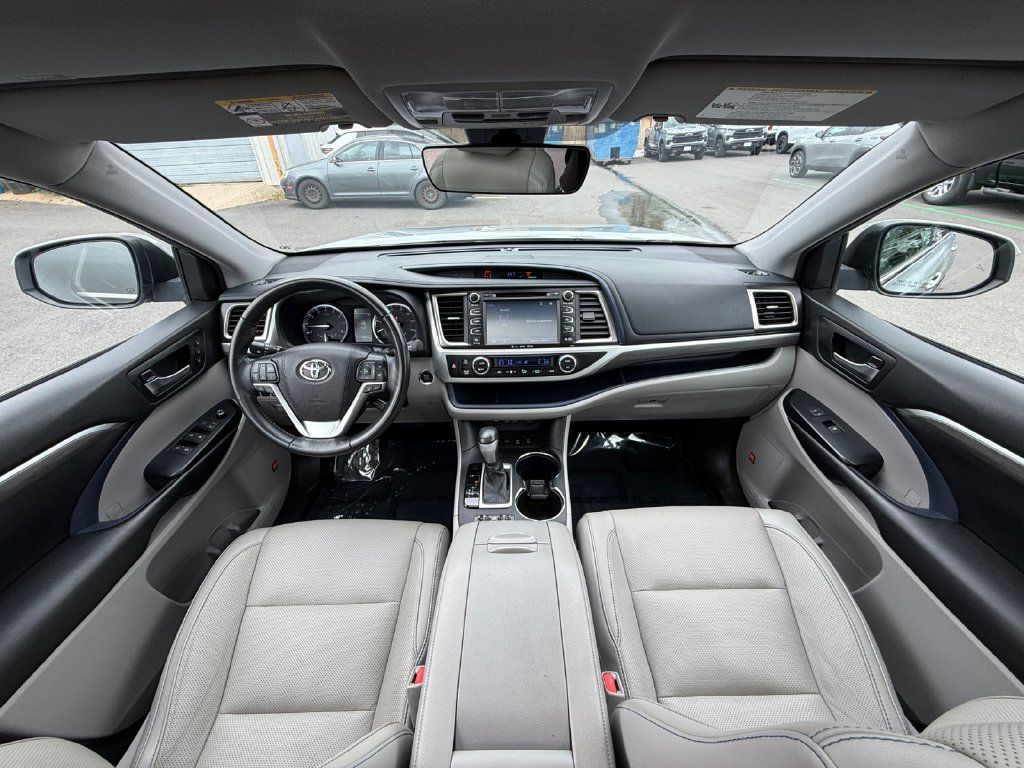 Used 2019 Toyota Highlander Limited AWD/4WD image 19