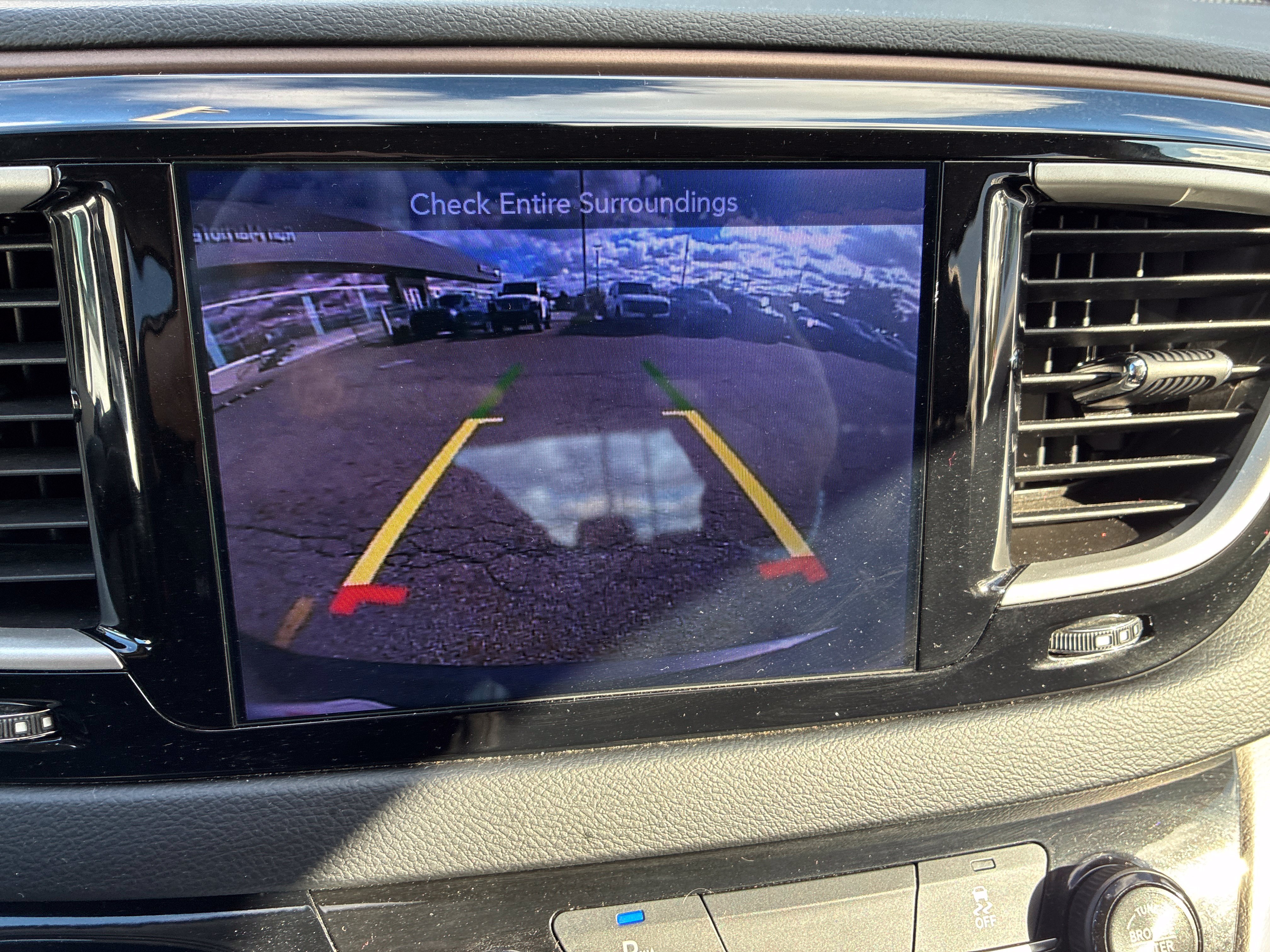 Used 2017 Chrysler Pacifica Touring-L FWD image 8