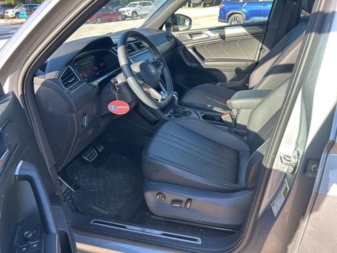 Used 2023 Volkswagen Tiguan SE R-Line image 5